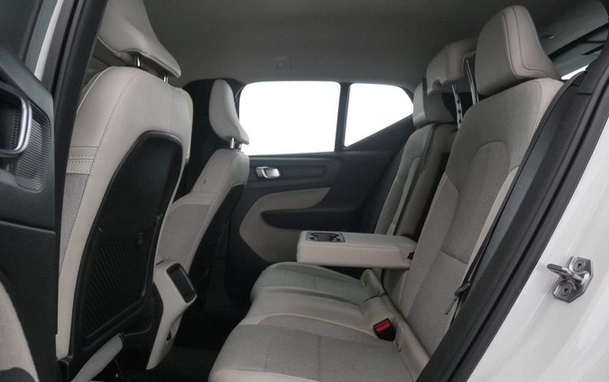 Volvo XC 40 cena 117899 przebieg: 59998, rok produkcji 2020 z Warszawa małe 211